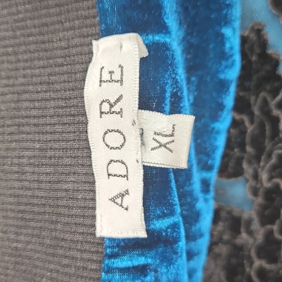 Adore Velvet Floral Reversible Jacket - Picture 9 of 9